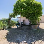 Dom wakacyjny In With Pool & Sun Terrace