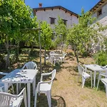 Dom wakacyjny In With Pool & Sun Terrace Sellano