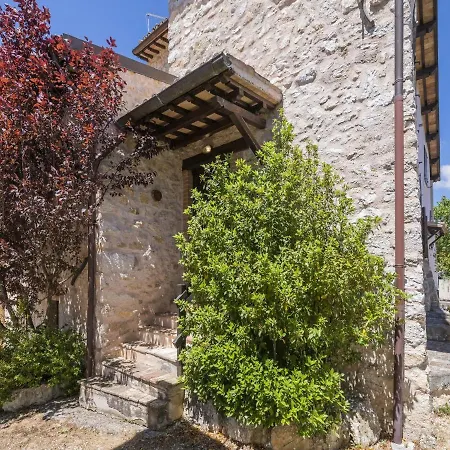 In With Pool & Sun Terrace Nyaraló *