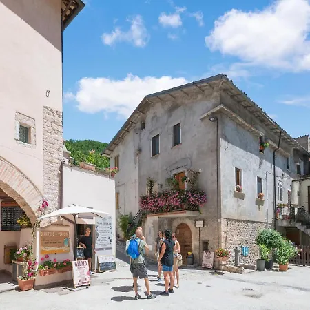 Nyaraló In With Pool & Sun Terrace *