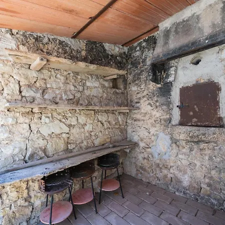 In With Pool & Sun Terrace Sellano