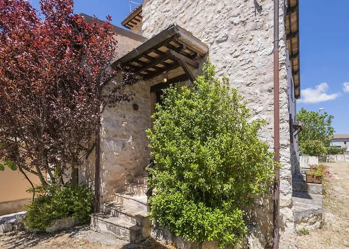 In With Pool & Sun Terrace Nyaraló *