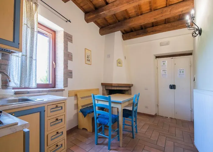 Nyaraló In With Pool & Sun Terrace Sellano