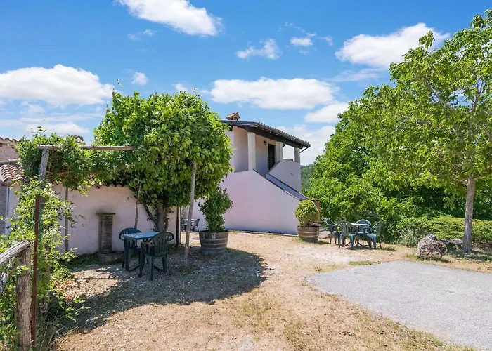 In With Pool & Sun Terrace Nyaraló